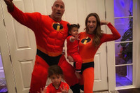 [ẢNH] The Rock: Từ cậu bé cao 1,9m bị xa lánh đến ngôi sao tỷ đô của Hollywood