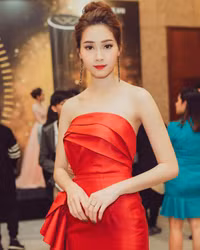 [ẢNH] Cuộc sống của những mỹ nhân showbiz Việt 'theo chồng bỏ cuộc chơi' hiện ra sao?