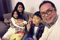[ẢNH] NSƯT Trần Lực: Phía sau người đạo diễn tài hoa là một gia đình nhỏ hạnh phúc