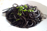 [ẢNH] Điểm danh những món ăn có màu đen 'chất lừ' khiến tín đồ ẩm thực thích mê