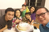 [ẢNH] NSƯT Trần Lực: Phía sau người đạo diễn tài hoa là một gia đình nhỏ hạnh phúc