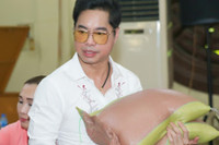 [ẢNH] Danh ca Ngọc Sơn: Quý ông giàu có nhất nhì showbiz nhưng vẫn lẻ bóng ở tuổi 52