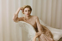 [ẢNH] Nữ chính xinh đẹp với chiều cao 'khủng' 1m90 trong bom tấn ‘Tenet’ 