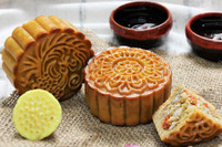 [ẢNH] ‘Bật mí’ bí quyết giúp ăn bánh Trung thu không lo béo