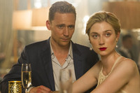 [ẢNH] Nữ chính xinh đẹp với chiều cao 'khủng' 1m90 trong bom tấn ‘Tenet’ 