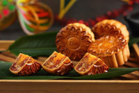 [ẢNH] ‘Bật mí’ bí quyết giúp ăn bánh Trung thu không lo béo