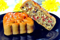 [ẢNH] ‘Bật mí’ bí quyết giúp ăn bánh Trung thu không lo béo