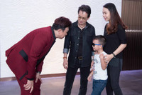 [ẢNH] Tuổi 73, nhạc sĩ Đức Huy sống ra sao bên vợ trẻ đẹp kém 44 tuổi?