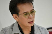 [ẢNH] Tuổi 73, nhạc sĩ Đức Huy sống ra sao bên vợ trẻ đẹp kém 44 tuổi?