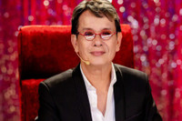 [ẢNH] Tuổi 73, nhạc sĩ Đức Huy sống ra sao bên vợ trẻ đẹp kém 44 tuổi?