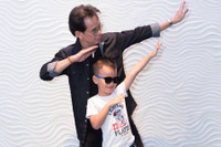 [ẢNH] Tuổi 73, nhạc sĩ Đức Huy sống ra sao bên vợ trẻ đẹp kém 44 tuổi?