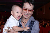 [ẢNH] Tuổi 73, nhạc sĩ Đức Huy sống ra sao bên vợ trẻ đẹp kém 44 tuổi?