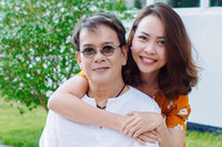 [ẢNH] Tuổi 73, nhạc sĩ Đức Huy sống ra sao bên vợ trẻ đẹp kém 44 tuổi?