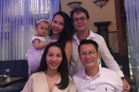 [ẢNH] Tuổi 73, nhạc sĩ Đức Huy sống ra sao bên vợ trẻ đẹp kém 44 tuổi?