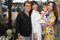 [ẢNH] Tuổi 73, nhạc sĩ Đức Huy sống ra sao bên vợ trẻ đẹp kém 44 tuổi?