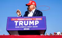 Vụ ông Trump bị ám sát hụt: Mật vụ Mỹ dùng súng gì mà bắn trúng ngay giữa hai mắt tên sát thủ?