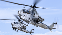 Trực thăng AH-1Z Viper của thủy quân lục chiến Mỹ diễn tập bắn đạn thật trên biển Caribe