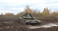 Chuyến tàu thứ 9 chở lô xe tăng T-72 của Nga tiếp tục áp sát Ukraine