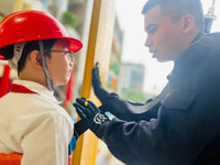 Học sinh quận Ba Đình trải nghiệm thực hành kỹ năng phòng cháy, chữa cháy