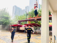 Học sinh quận Ba Đình trải nghiệm thực hành kỹ năng phòng cháy, chữa cháy