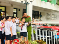 Học sinh quận Ba Đình trải nghiệm thực hành kỹ năng phòng cháy, chữa cháy