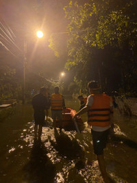 Xuyên đêm di dời 309 hộ, 1.115 nhân khẩu ra khỏi khu vực nguy hiểm ở thị xã Sơn Tây