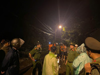 Xuyên đêm di dời 309 hộ, 1.115 nhân khẩu ra khỏi khu vực nguy hiểm ở thị xã Sơn Tây