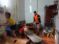 Xuyên đêm di dời 309 hộ, 1.115 nhân khẩu ra khỏi khu vực nguy hiểm ở thị xã Sơn Tây