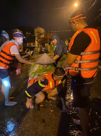 Xuyên đêm di dời 309 hộ, 1.115 nhân khẩu ra khỏi khu vực nguy hiểm ở thị xã Sơn Tây