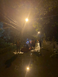 Xuyên đêm di dời 309 hộ, 1.115 nhân khẩu ra khỏi khu vực nguy hiểm ở thị xã Sơn Tây