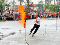 Người dân hứng khởi với trải nghiệm phòng cháy chữa cháy và cứu nạn cứu hộ