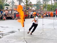 Người dân hứng khởi với trải nghiệm phòng cháy chữa cháy và cứu nạn cứu hộ