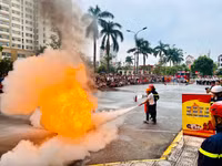 Người dân hứng khởi với trải nghiệm phòng cháy chữa cháy và cứu nạn cứu hộ
