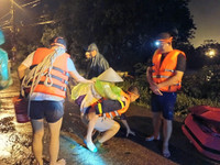 Xuyên đêm di dời 309 hộ, 1.115 nhân khẩu ra khỏi khu vực nguy hiểm ở thị xã Sơn Tây