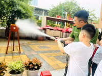 Học sinh quận Ba Đình trải nghiệm thực hành kỹ năng phòng cháy, chữa cháy