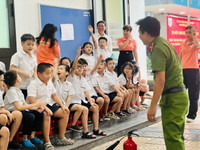 Học sinh quận Ba Đình trải nghiệm thực hành kỹ năng phòng cháy, chữa cháy