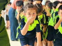 Học sinh quận Ba Đình trải nghiệm thực hành kỹ năng phòng cháy, chữa cháy