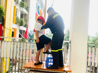 Học sinh quận Ba Đình trải nghiệm thực hành kỹ năng phòng cháy, chữa cháy