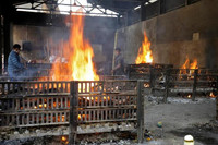 [ẢNH]: Đại dịch Covid 19 và những lò hỏa táng lộ thiên ở Ấn Độ