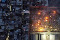 [ẢNH]: Đại dịch Covid 19 và những lò hỏa táng lộ thiên ở Ấn Độ