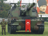 [ẢNH] Thổ Nhĩ Kỳ đột ngột tăng viện siêu pháo tới Syria đối phó Nga