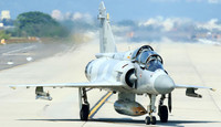 Chiến đấu cơ Mirage-2000 Ấn Độ bị trộm mất bánh, sự cố hi hữu đến ngỡ ngàng