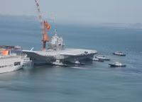 [ẢNH] Đề phòng tàu sân bay trục trặc, Trung Quốc phải mang thêm tàu kéo hỗ trợ