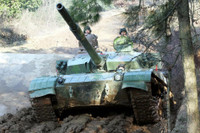 [ẢNH] Chuyên gia quân sự phân tích về tình huống xe tăng Trung Quốc tiến vào đường phố Đài Loan