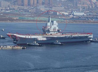 [ẢNH] Đề phòng tàu sân bay trục trặc, Trung Quốc phải mang thêm tàu kéo hỗ trợ