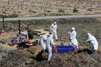 [ẢNH] Nga bất ngờ thừa nhận số người chết vì Covid-19 cao gấp ba lần công bố