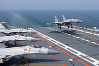 [ẢNH] Đề phòng tàu sân bay trục trặc, Trung Quốc phải mang thêm tàu kéo hỗ trợ