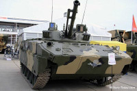 [ẢNH] Thiết giáp nhảy dù Nga vừa bắn thẳng vào trung tâm thương mại