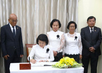 Những dòng sổ tang xúc động tiễn biệt Tổng Bí thư Nguyễn Phú Trọng