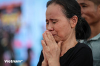 Người dân xếp hàng xuyên trưa viếng Tổng Bí thư Nguyễn Phú Trọng